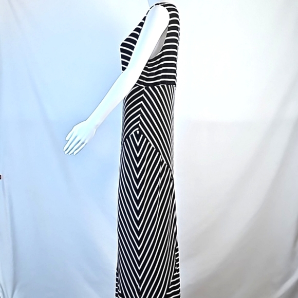 Chico's Travelers Simone Black & White Stripe Sleeveless Side Slit Maxi Dress - Picture 11 of 16